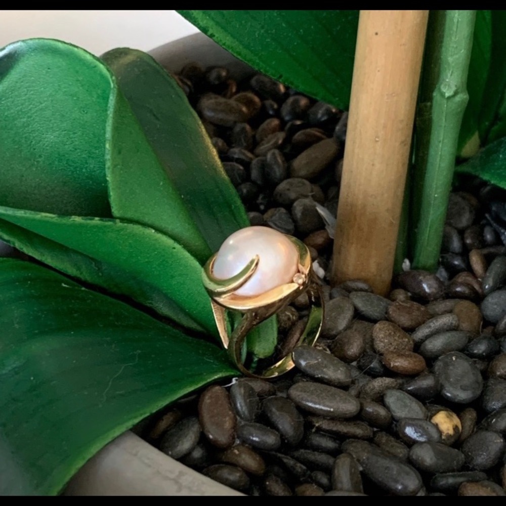 14k Yellow Gold Mabe Pearl and Diamond Ring